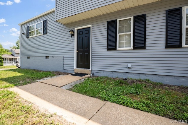 9548 Bent Wood Ln, North Chesterfield, VA 23237 - property entrance with crawl space and a lawn