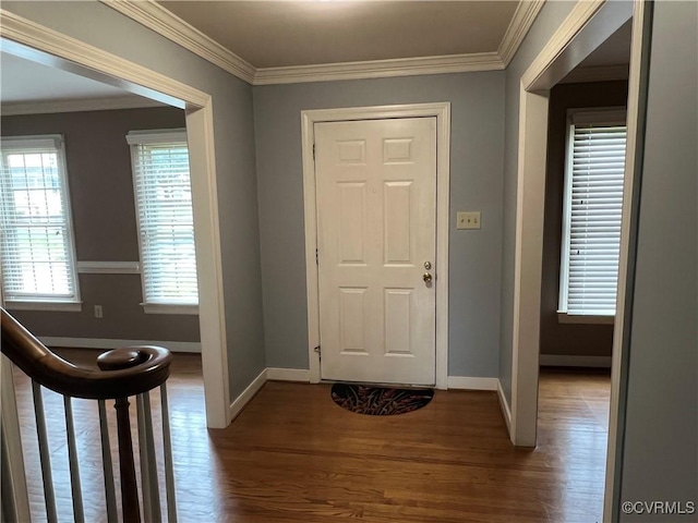 8172 Dunfee Ln, Mechanicsville, VA 23111 - foyer entrance with wood finished floors, baseboards, and crown molding
