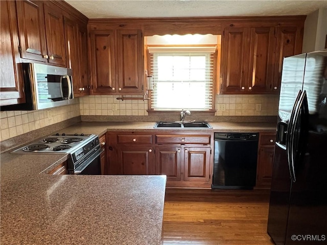 8172 Dunfee Ln, Mechanicsville, VA 23111 - kitchen featuring dishwasher, fridge with ice dispenser, a sink, stainless steel microwave, and electric range
