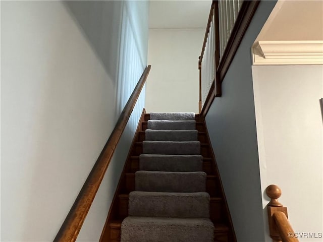 8172 Dunfee Ln, Mechanicsville, VA 23111 - view of stairway