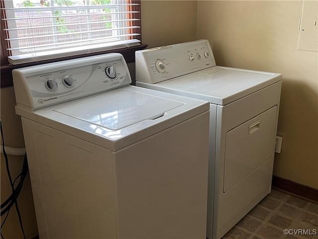 8172 Dunfee Ln, Mechanicsville, VA 23111 - laundry area with washing machine and clothes dryer, plenty of natural light, and dark flooring