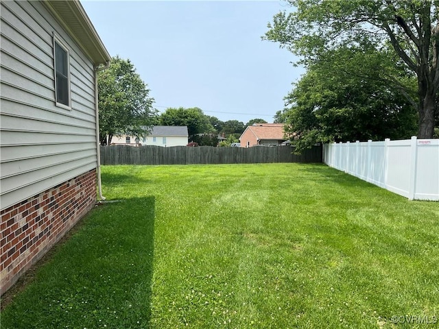 8172 Dunfee Ln, Mechanicsville, VA 23111 - view of yard