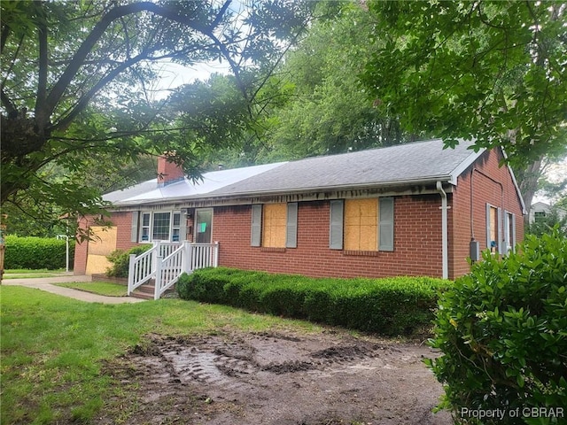 72 Cline Dr, Newport News, VA 23666 - ranch-style home featuring brick siding, a chimney, and a front lawn