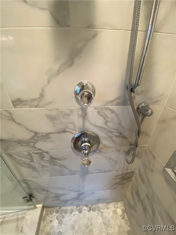 1849 Duke Of Gloucester St, Colonial Heights, VA 23834 - detailed view of a tile shower