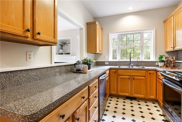 14000 Shady Pointe Ct, Midlothian, VA 23112 - kitchen featuring a sink, appliances with stainless steel finishes, light flooring, dark countertops, and recessed lighting
