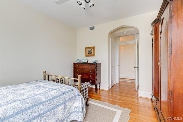3029 Monument Ave Unit U6, Richmond, VA 23221 - bedroom featuring arched walkways, light wood-style flooring, ceiling fan, and baseboards