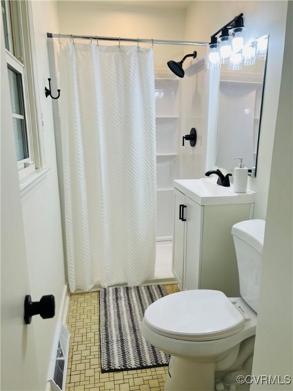 225 Philray Rd, Chesterfield, VA 23236 - full bathroom featuring toilet, vanity, and shower / tub combo with curtain