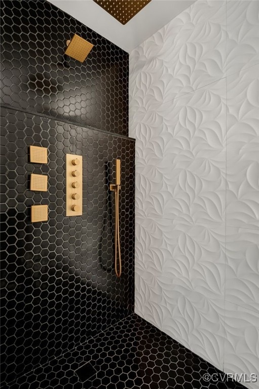 7727 Centerbrook Ct, Chesterfield, VA 23832 - bathroom with a tile shower