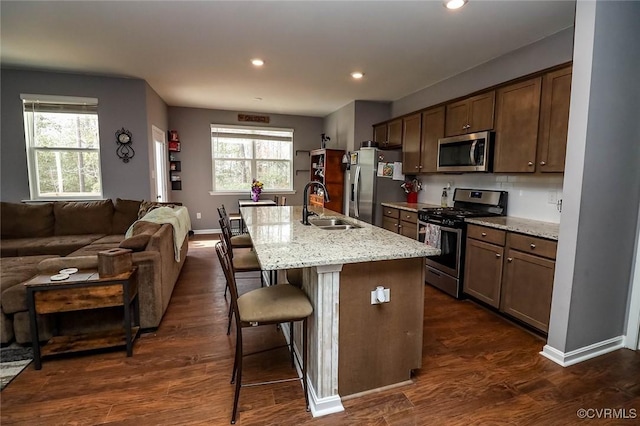 7547 Sedge Dr, New Kent, VA 23124 - kitchen with stainless steel appliances, open floor plan, a kitchen breakfast bar, a kitchen island with sink, and recessed lighting
