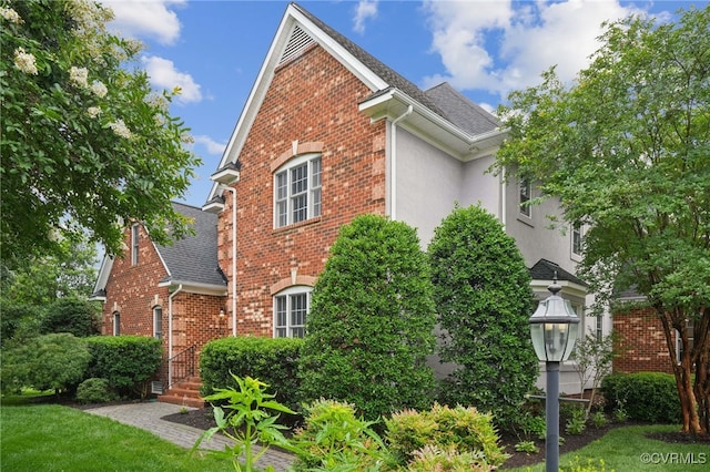 5308 Hillshire Way, Glen Allen, VA 23059 - view of front of house with a shingled roof, stucco siding, brick siding, and a front yard