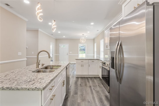 11816 Shady Ln, Chesterfield, VA 23831 - kitchen with stainless steel appliances, a sink, ornamental molding, light wood-style floors, and a peninsula