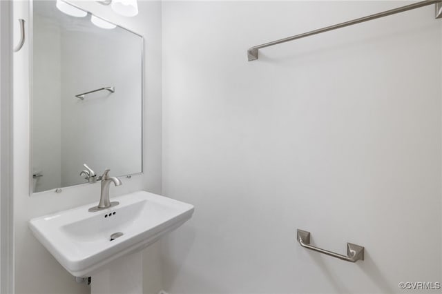 11800 Shady Ln, Chesterfield, VA 23831 - bathroom featuring a sink