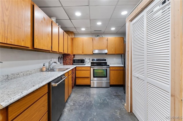 11021 Grub Hill Church Rd, Amelia Courthouse, VA 23002 - kitchen featuring stainless steel appliances, concrete floors, under cabinet range hood, recessed lighting, and a drop ceiling