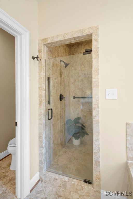 12316 Traylor Field Ln, Ashland, VA 23005 - bathroom with a shower stall, toilet, and baseboards