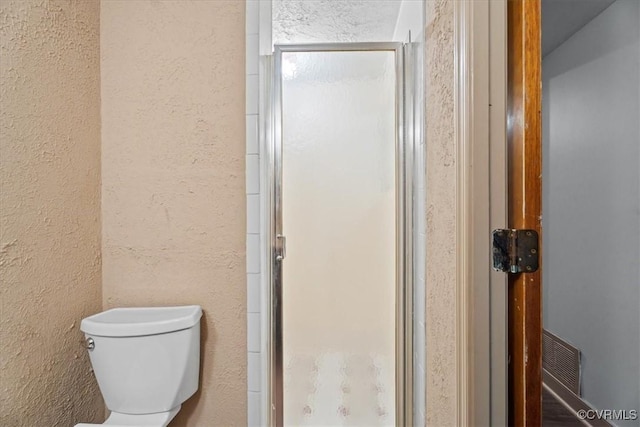 2911 Ennismore Ct, Chesterfield, VA 23224 - bathroom featuring a textured wall and a shower stall