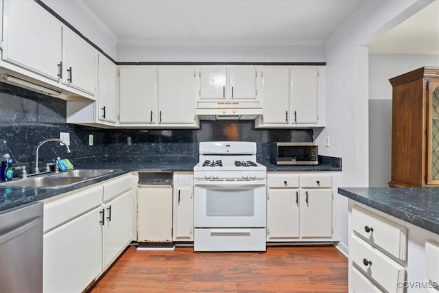 2911 Ennismore Ct, Chesterfield, VA 23224 - kitchen with appliances with stainless steel finishes, under cabinet range hood, dark countertops, white cabinets, and crown molding