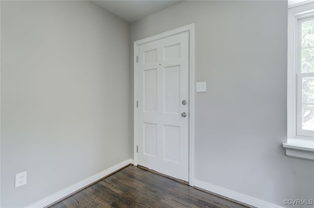 9019 Farmington Dr, Henrico, VA 23229 - entrance foyer with baseboards and dark wood finished floors