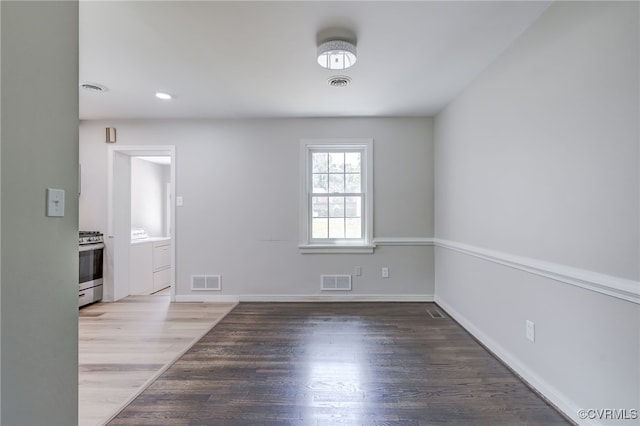 9019 Farmington Dr, Henrico, VA 23229 - spare room featuring separate washer and dryer, light wood finished floors, baseboards, and recessed lighting