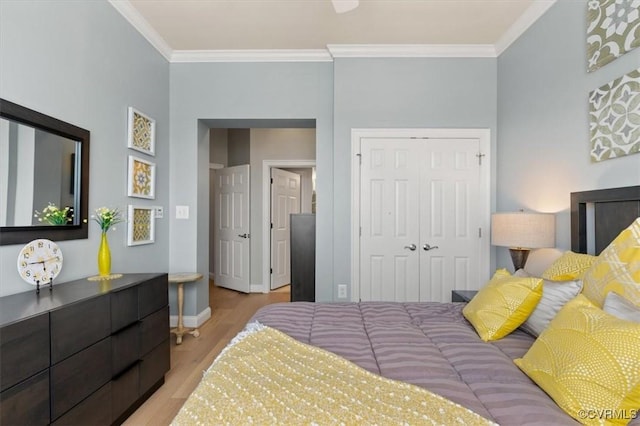 4820 Old Main St Unit 604, Henrico, VA 23231 - bedroom featuring light wood-style floors, ornamental molding, a closet, and baseboards