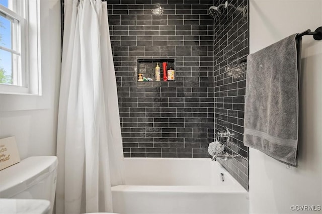 333 Pond View Ln, Goochland, VA 23103 - full bathroom featuring shower / bathtub combination with curtain and toilet