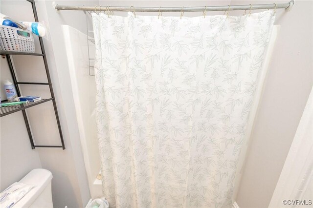 1701 W Leigh St, Richmond, VA 23220 - bathroom with toilet and shower / tub combo