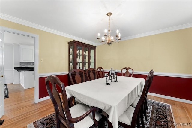 2730 Dalkeith Dr, Henrico, VA 23233 - dining space featuring a chandelier, light wood-type flooring, ornamental molding, and baseboards