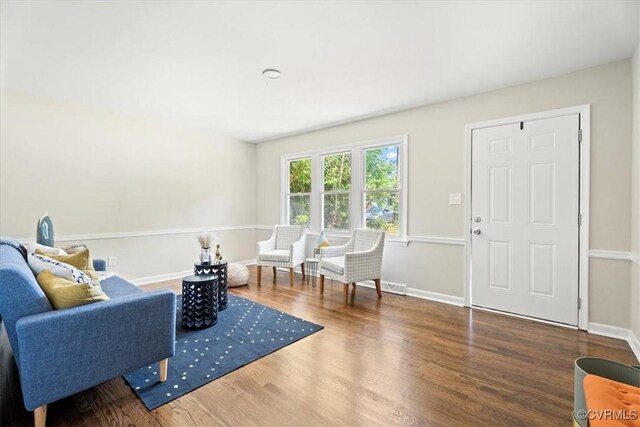 12 Wheelhouse Ct, Petersburg, VA 23805 - sitting room featuring wood finished floors and baseboards