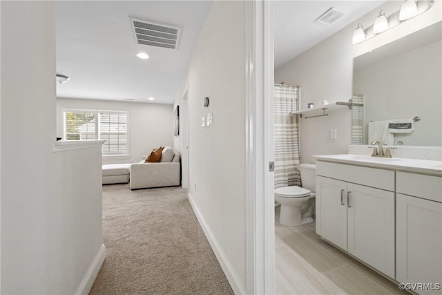 6800 Alabaster Ln, Chesterfield, VA 23234 - full bathroom featuring toilet, vanity, curtained shower, and recessed lighting