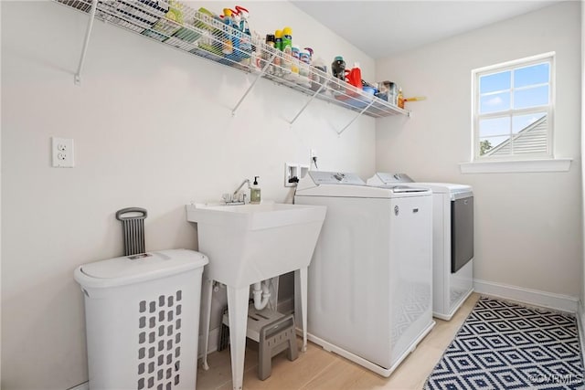 6800 Alabaster Ln, Chesterfield, VA 23234 - laundry room with washing machine and clothes dryer and baseboards