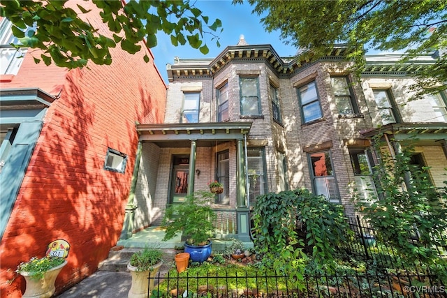 323 N 27th St, Richmond, VA 23223 - italianate house with brick siding and a porch
