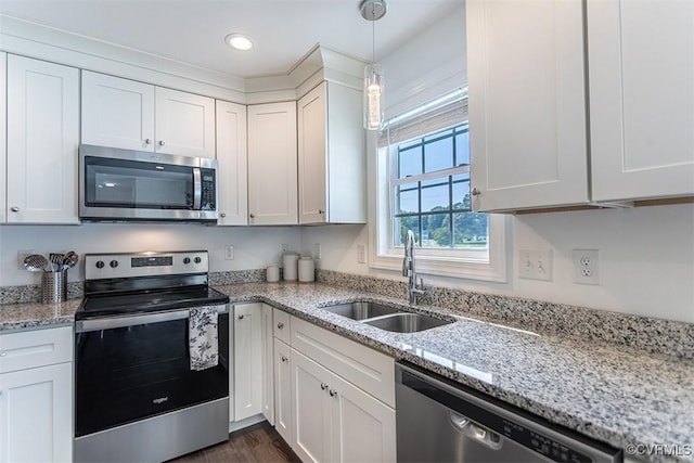 203 Pointers Dr, West Point, VA 23181 - kitchen with appliances with stainless steel finishes, a sink, white cabinets, dark wood-style flooring, and recessed lighting