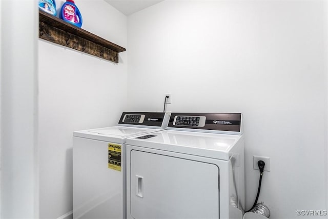 203 Pointers Dr, West Point, VA 23181 - laundry area featuring washer and clothes dryer