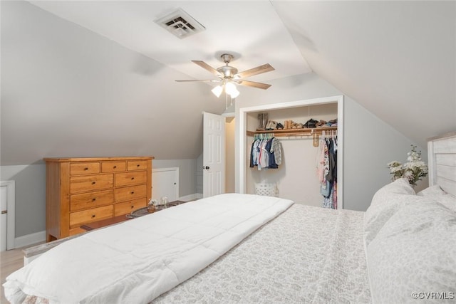 7313 Key Deer Cir, Midlothian, VA 23112 - bedroom with vaulted ceiling, a closet, and ceiling fan