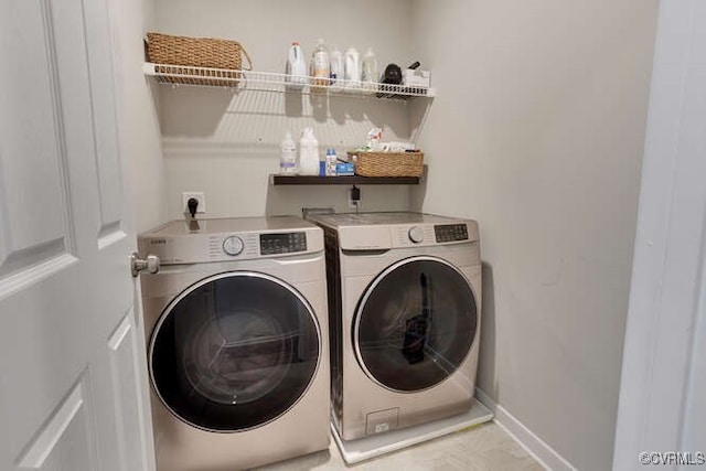 328 Peregrine Pl, Louisa, VA 23093 - laundry area featuring washer and clothes dryer and baseboards