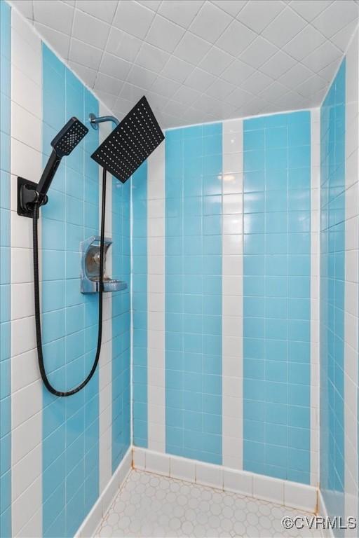 3301 E Princeton Rd, Petersburg, VA 23805 - full bath featuring tiled shower