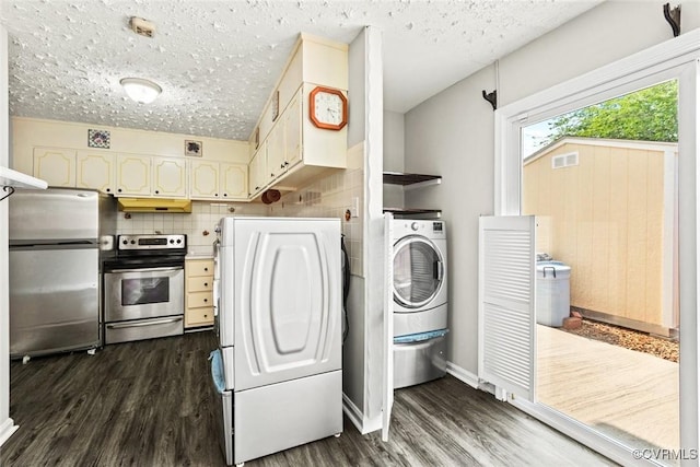 4706 Leadenhall Dr, Chesterfield, VA 23234 - laundry area with dark wood-style flooring, a textured ceiling, baseboards, and washing machine and clothes dryer