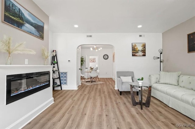 215 S S St, Petersburg, VA 23803 - living room featuring arched walkways, light wood-style flooring, recessed lighting, and baseboards