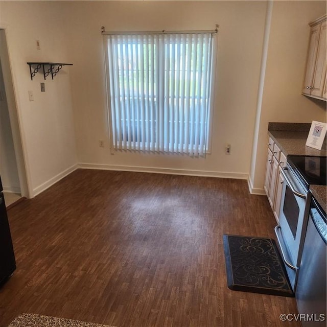 7408 First Landing Ct, Henrico, VA 23231 - kitchen with stainless steel range with electric stovetop, dark wood-style flooring, dishwashing machine, and dark countertops