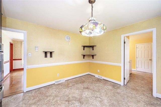 10108 Waltham Dr, Henrico, VA 23238 - empty room with wallpapered walls