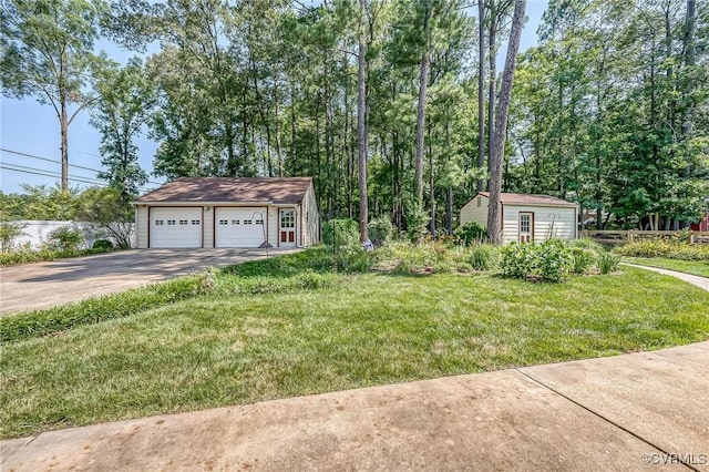 10108 Waltham Dr, Henrico, VA 23238 - view of grassy yard featuring an outbuilding and a detached garage
