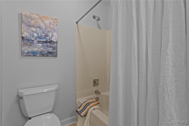 4709 Pompton Ln, Chester, VA 23831 - bathroom with toilet, shower / bath combo with shower curtain, and baseboards