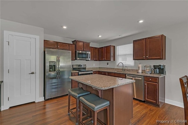 202 Arbordale Loop, Williamsburg, VA 23188 - kitchen with stainless steel appliances, a sink, dark wood finished floors, a kitchen bar, and recessed lighting