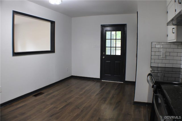 4201 Kempwood Pl, Chesterfield, VA 23832 - entryway featuring dark wood-type flooring and baseboards