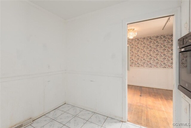 8005 Three Chopt Rd, Henrico, VA 23229 - empty room with wallpapered walls