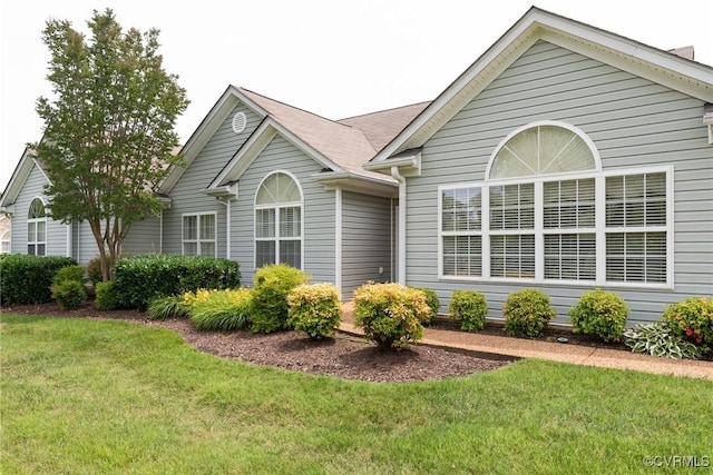 7314 Norwood Pond Pl, Chesterfield, VA 23112 - view of front facade featuring a front lawn