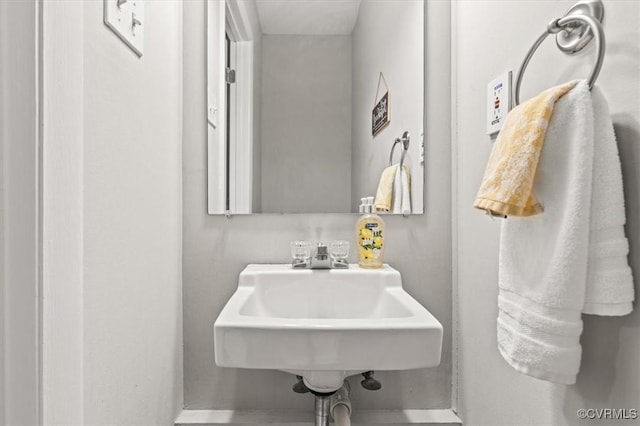 2990 Woodbridge Crossing Dr, Midlothian, VA 23112 - bathroom with a sink