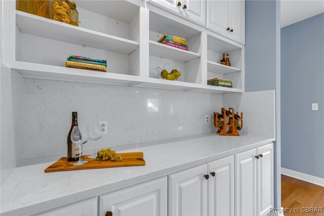 118 Old Field Rd, Irvington, VA 22480 - bar featuring light wood-style floors