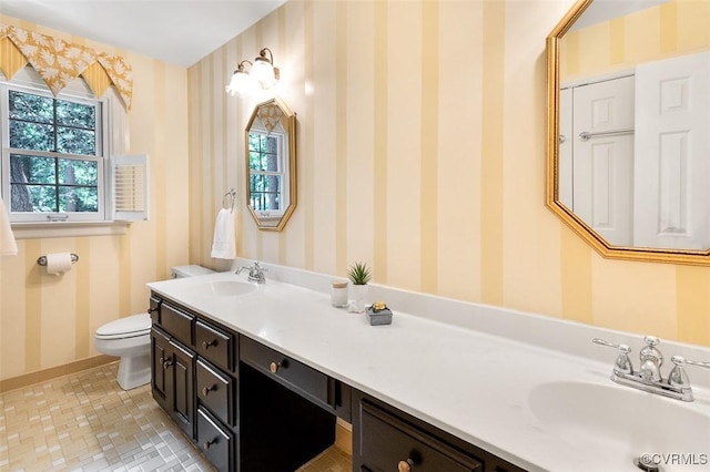 1813 Locust Hill Rd, Henrico, VA 23238 - bathroom featuring wallpapered walls and double vanity