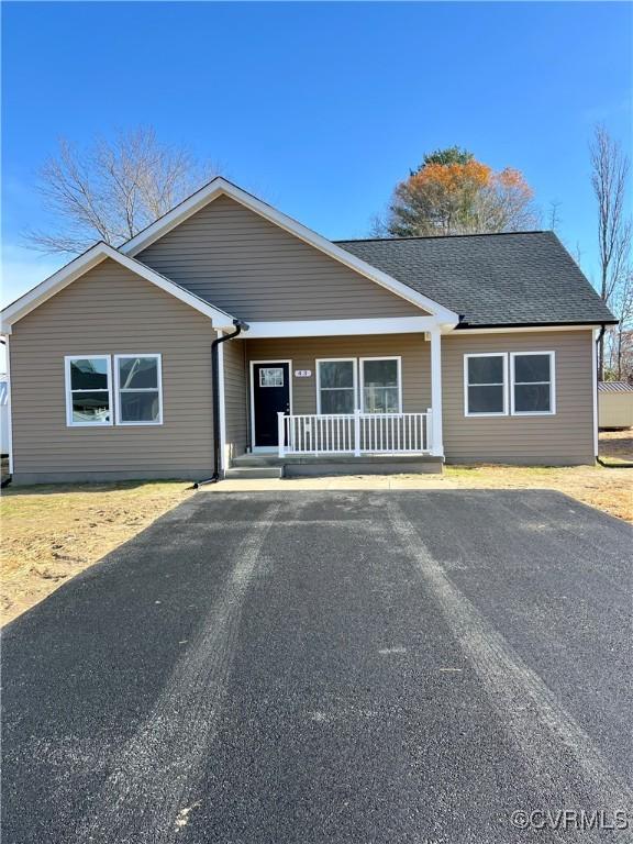 27 Otter Ln, Montross, VA 22520 - ranch-style home with a porch, driveway, and a shingled roof