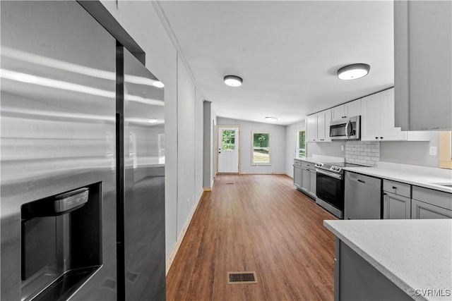 10780 Winchester Dr, Amelia Courthouse, VA 23002 - kitchen featuring stainless steel appliances, light countertops, wood finished floors, white cabinets, and gray cabinets
